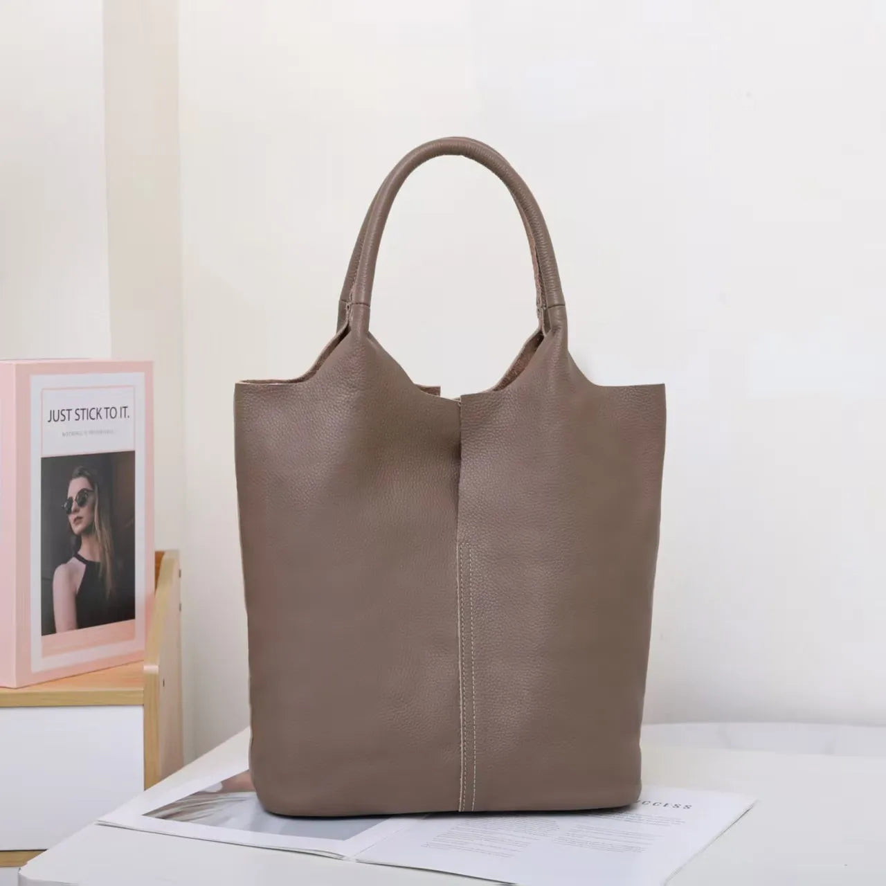 Bolso Miranda | Cuero vacuno suave con gran capacidad y diseño tipo bucket para el uso diario.