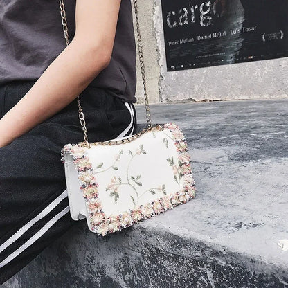 Bolso Floréa | Estampado Floral con Cadena Elegante y Diseño Compacto