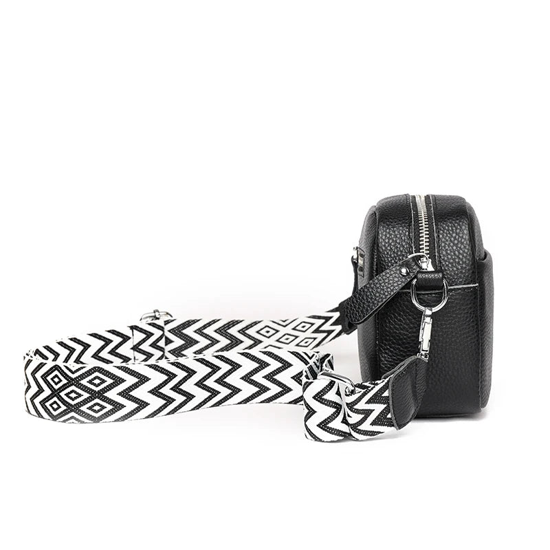 Bolso Catalina | Cuero genuino de color liso con diseño versátil para llevar al hombro o cruzado.