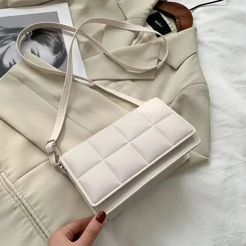 Bolso Mirelisse | Cuero Sintético con Asa Clásica y Diseño Atemporal