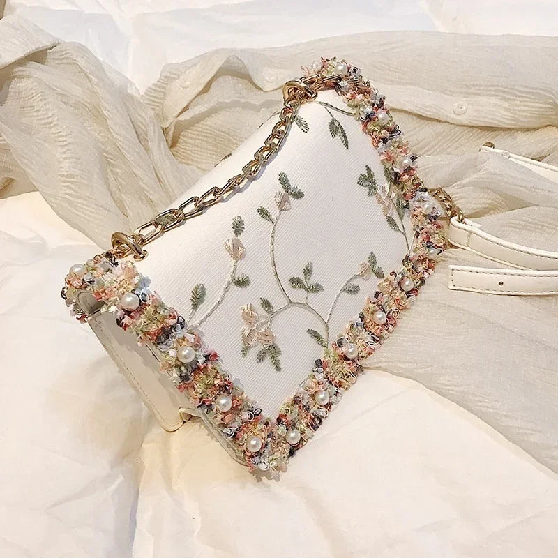 Bolso Floréa | Estampado Floral con Cadena Elegante y Diseño Compacto