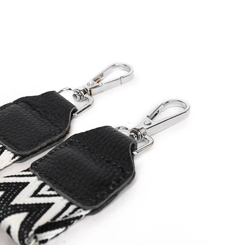 Bolso Catalina | Cuero genuino de color liso con diseño versátil para llevar al hombro o cruzado.