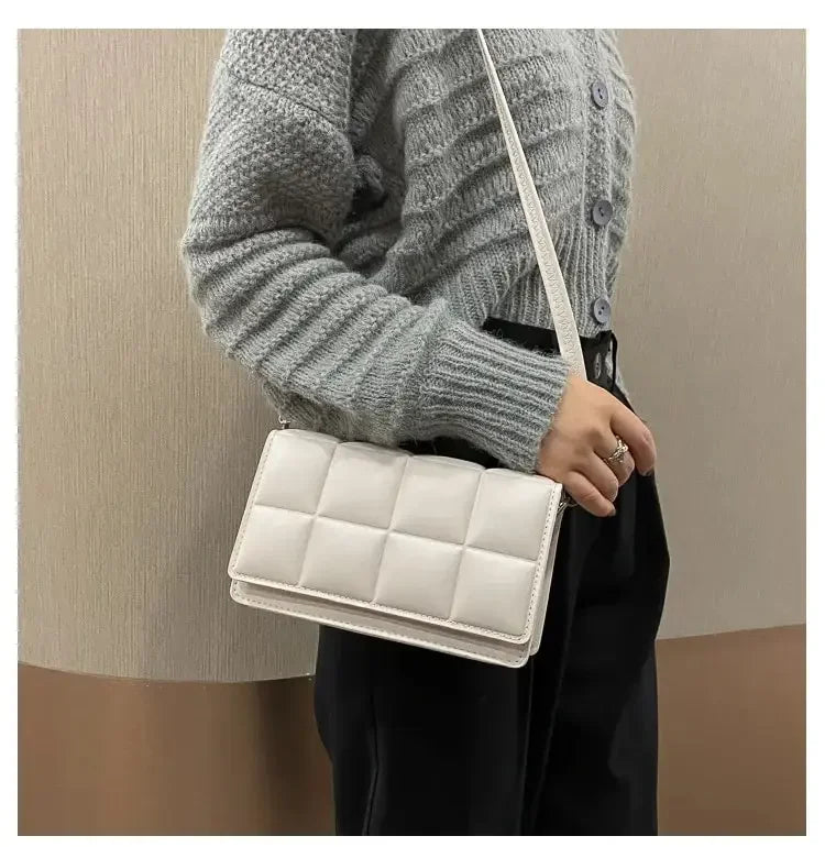 Bolso Mirelisse | Cuero Sintético con Asa Clásica y Diseño Atemporal