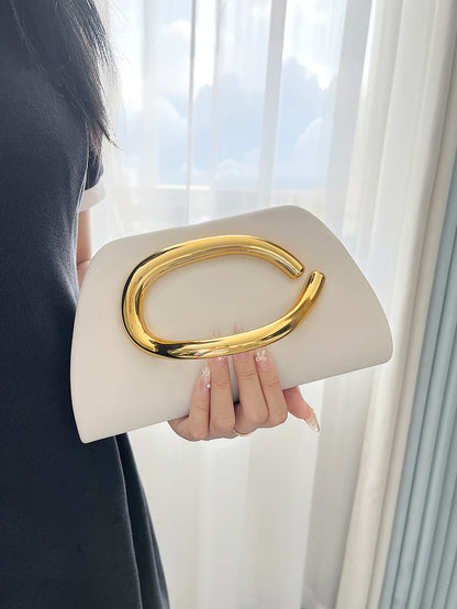 Bolso Aurelia | Clutch tipo caja con cierre metálico dorado y cadena desmontable para eventos elegantes