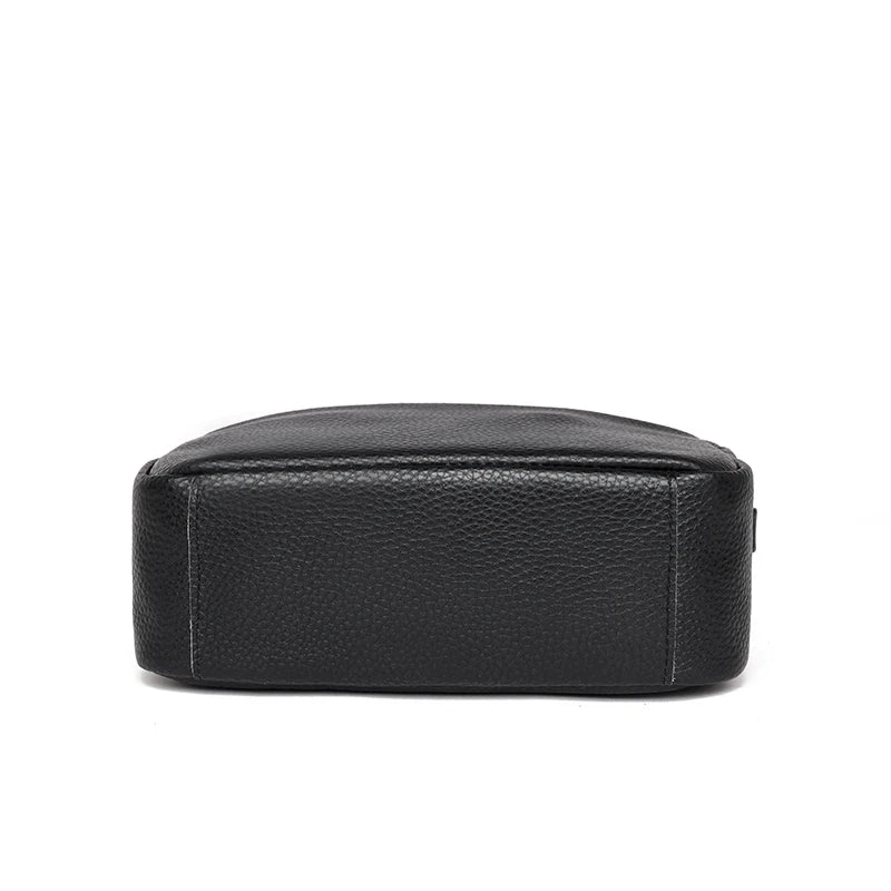 Bolso Catalina | Cuero genuino de color liso con diseño versátil para llevar al hombro o cruzado.