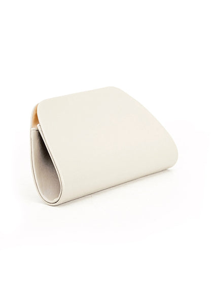 Bolso Aurelia | Clutch tipo caja con cierre metálico dorado y cadena desmontable para eventos elegantes
