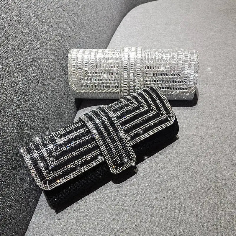 Bolso Luméa | Acabado con Cristales Brillantes y Cadena Elegante