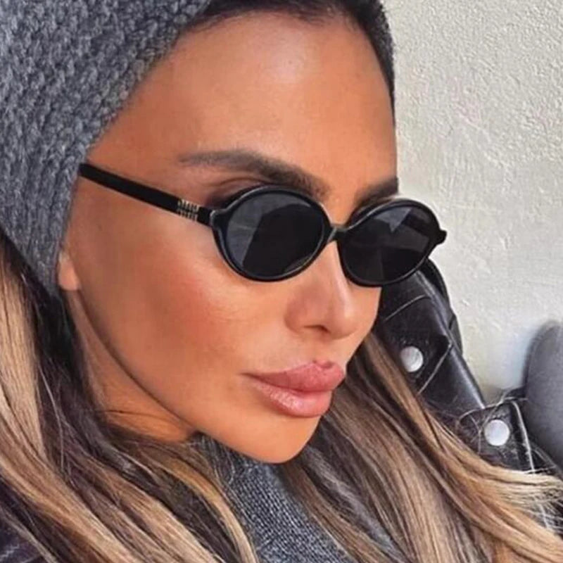 Valenne Noir | Gafas de Sol Ovaladas Pequeñas Vintage Unisex | Protección UV400 para Hombre y Mujer | Diseño Fashion de Lujo con Estilo 2025