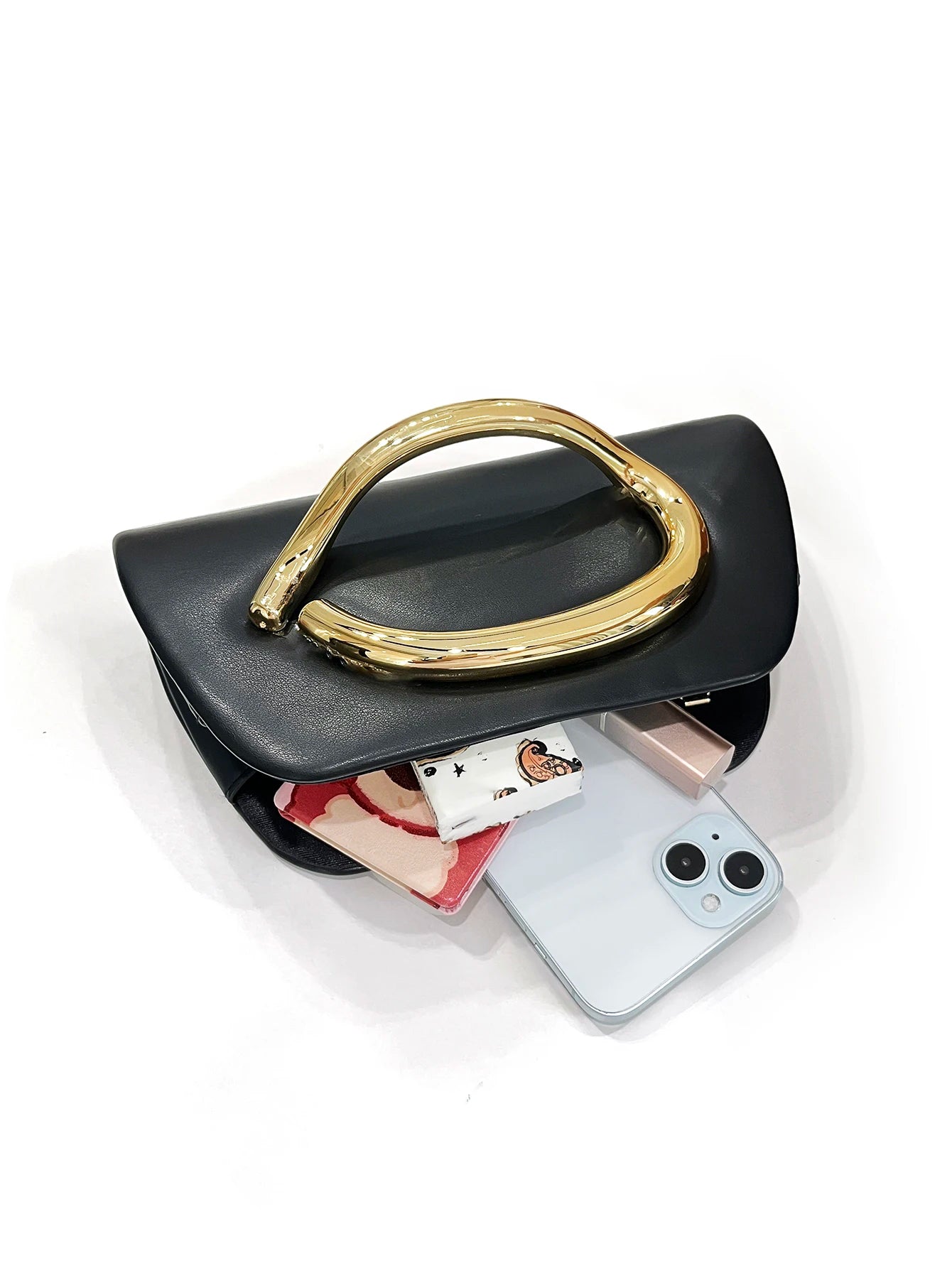 Bolso Aurelia | Clutch tipo caja con cierre metálico dorado y cadena desmontable para eventos elegantes