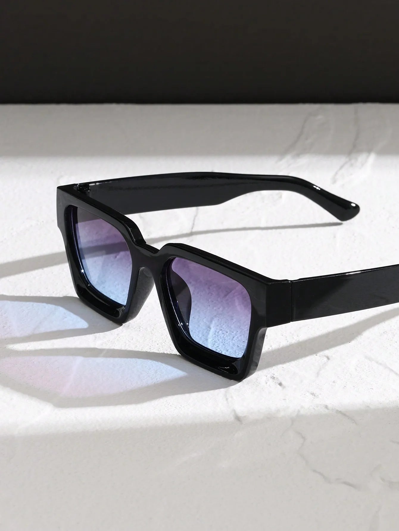 Gafas de Sol ARVION™ Cuadradas para Mujer y Hombre | Diseño Clásico de Montura Plástica | Estilo Casual | Protección UV400