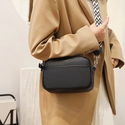 Bolso Catalina | Cuero genuino de color liso con diseño versátil para llevar al hombro o cruzado.