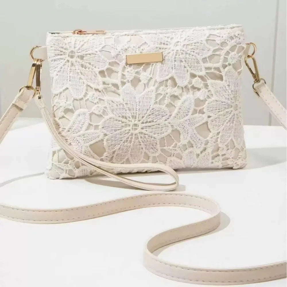 Bolso Rosavelle | Encaje Floral Calado con Diseño Compacto y Suave