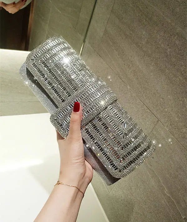 Bolso Luméa | Acabado con Cristales Brillantes y Cadena Elegante