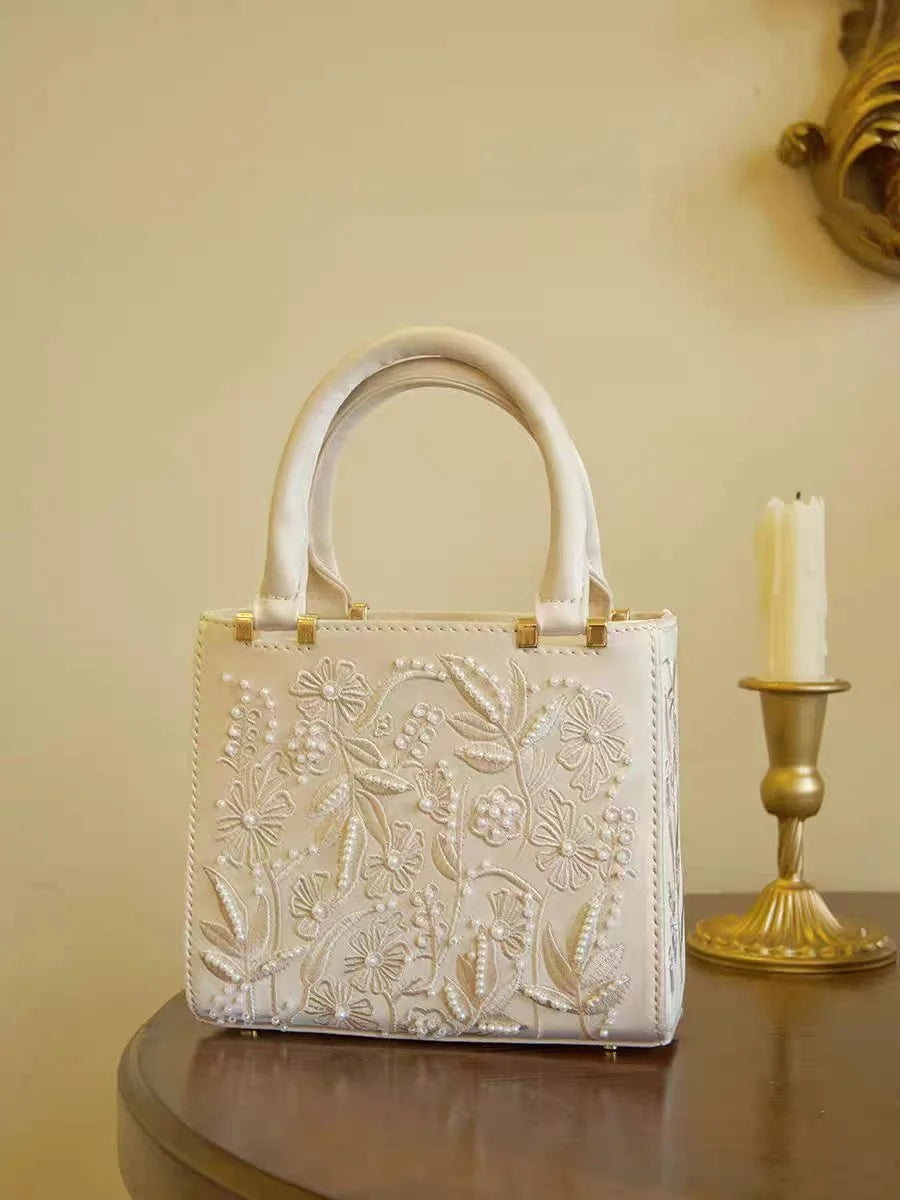 Bolsa Aurora Pérola | Bordado Delicado em Pérolas com Acabamento em Seda e Design Elegante para Festas