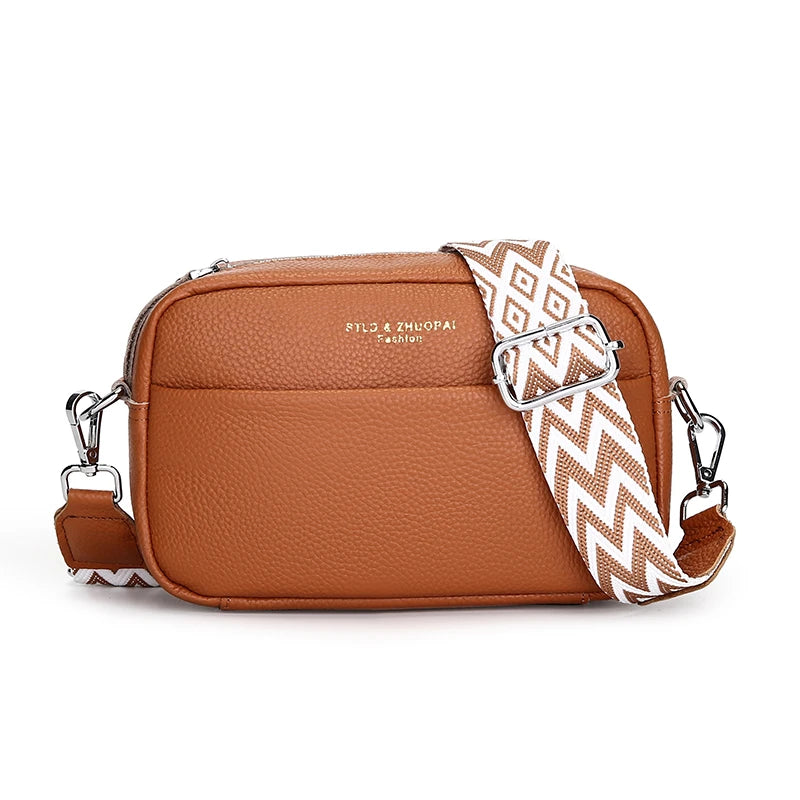 Bolso Catalina | Cuero genuino de color liso con diseño versátil para llevar al hombro o cruzado.