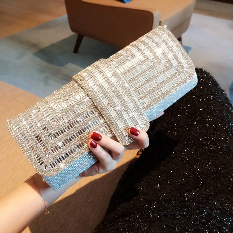 Bolso Luméa | Acabado con Cristales Brillantes y Cadena Elegante