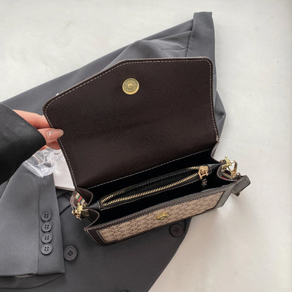 Bolso Milano Geo | Bandolera de Solapa con Estampado Geométrico y Diseño Ligero