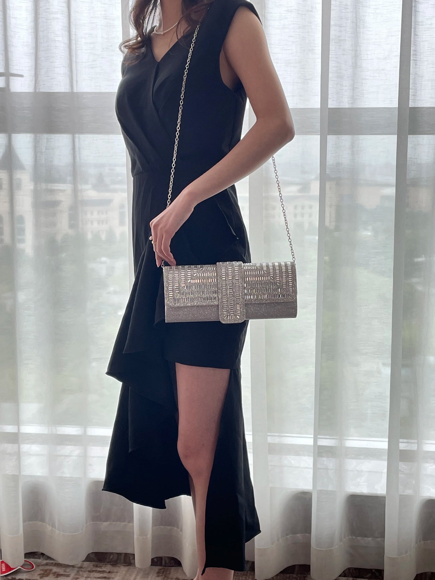 Bolso Luméa | Acabado con Cristales Brillantes y Cadena Elegante