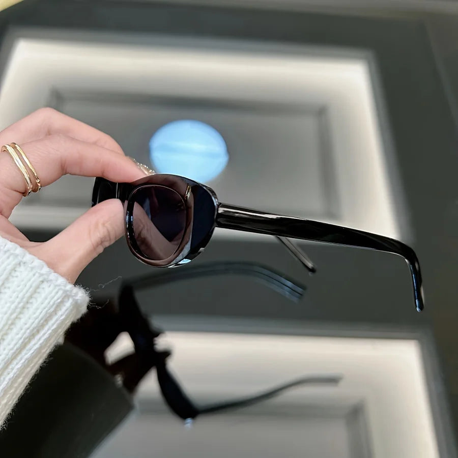 Velaris Noir | Gafas de Sol Cuadradas Pequeñas Vintage Unisex | Diseño Fashion para Hombre y Mujer | Estilo Elegante en Negro para Uso Diario