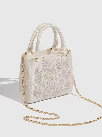 Bolsa Aurora Pérola | Bordado Delicado em Pérolas com Acabamento em Seda e Design Elegante para Festas