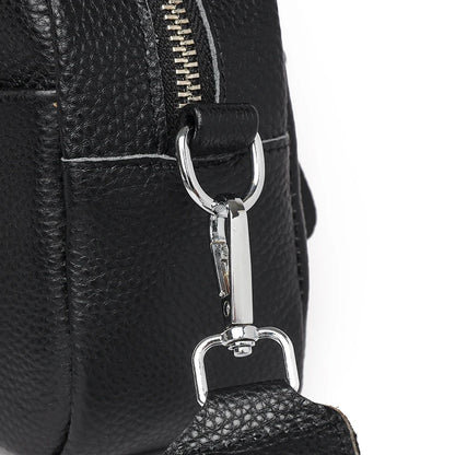 Bolso Catalina | Cuero genuino de color liso con diseño versátil para llevar al hombro o cruzado.