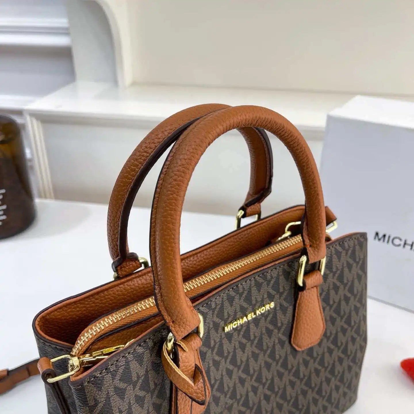 Bolso Madison Signature | Diseño Estampado con Estilo Moderno y Versatilidad Premium