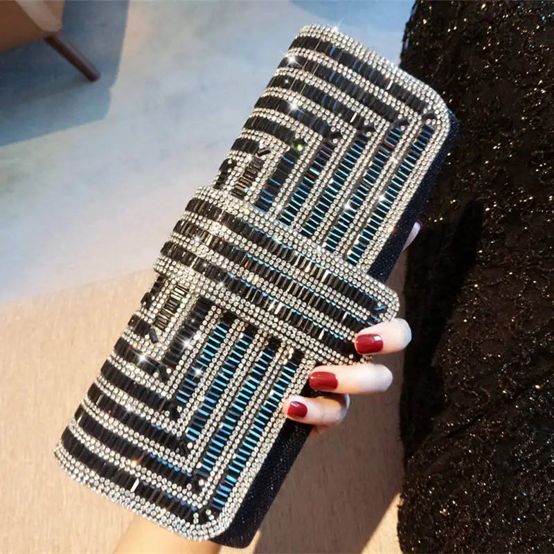 Bolso Luméa | Acabado con Cristales Brillantes y Cadena Elegante