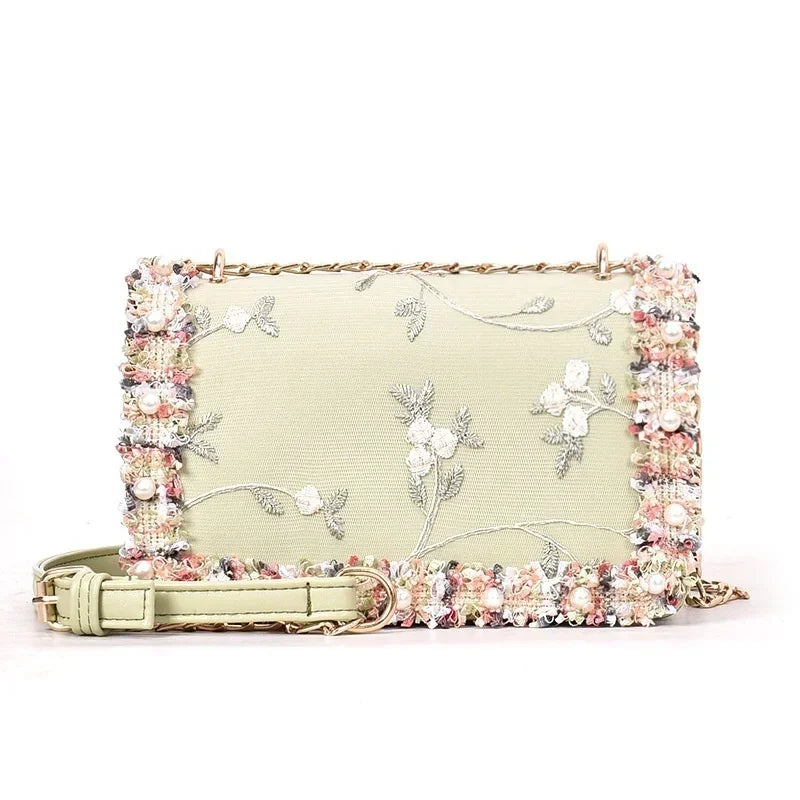 Bolso Floréa | Estampado Floral con Cadena Elegante y Diseño Compacto