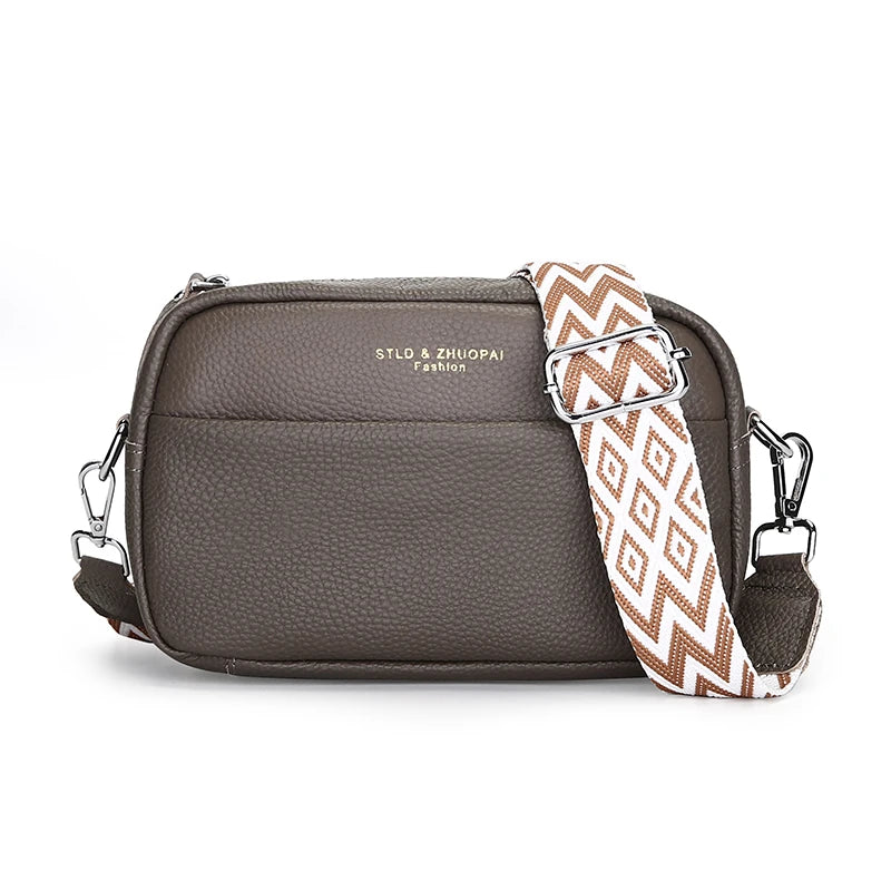 Bolso Catalina | Cuero genuino de color liso con diseño versátil para llevar al hombro o cruzado.