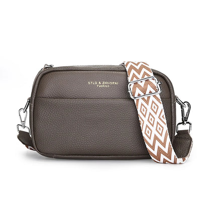Bolso Catalina | Cuero genuino de color liso con diseño versátil para llevar al hombro o cruzado.