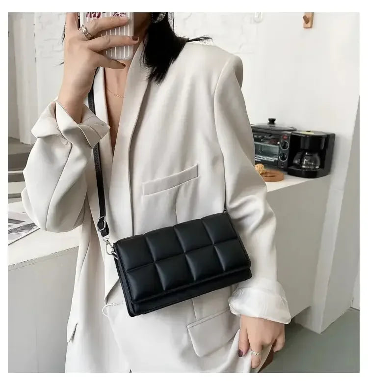 Bolso Mirelisse | Cuero Sintético con Asa Clásica y Diseño Atemporal