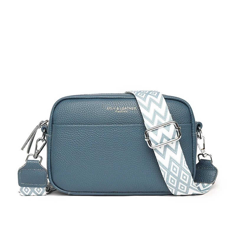 Bolso Catalina | Cuero genuino de color liso con diseño versátil para llevar al hombro o cruzado.