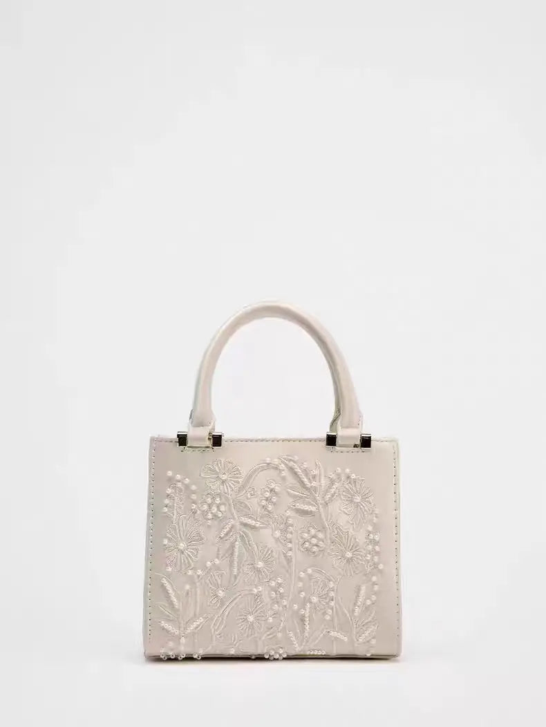 Bolsa Aurora Pérola | Bordado Delicado em Pérolas com Acabamento em Seda e Design Elegante para Festas