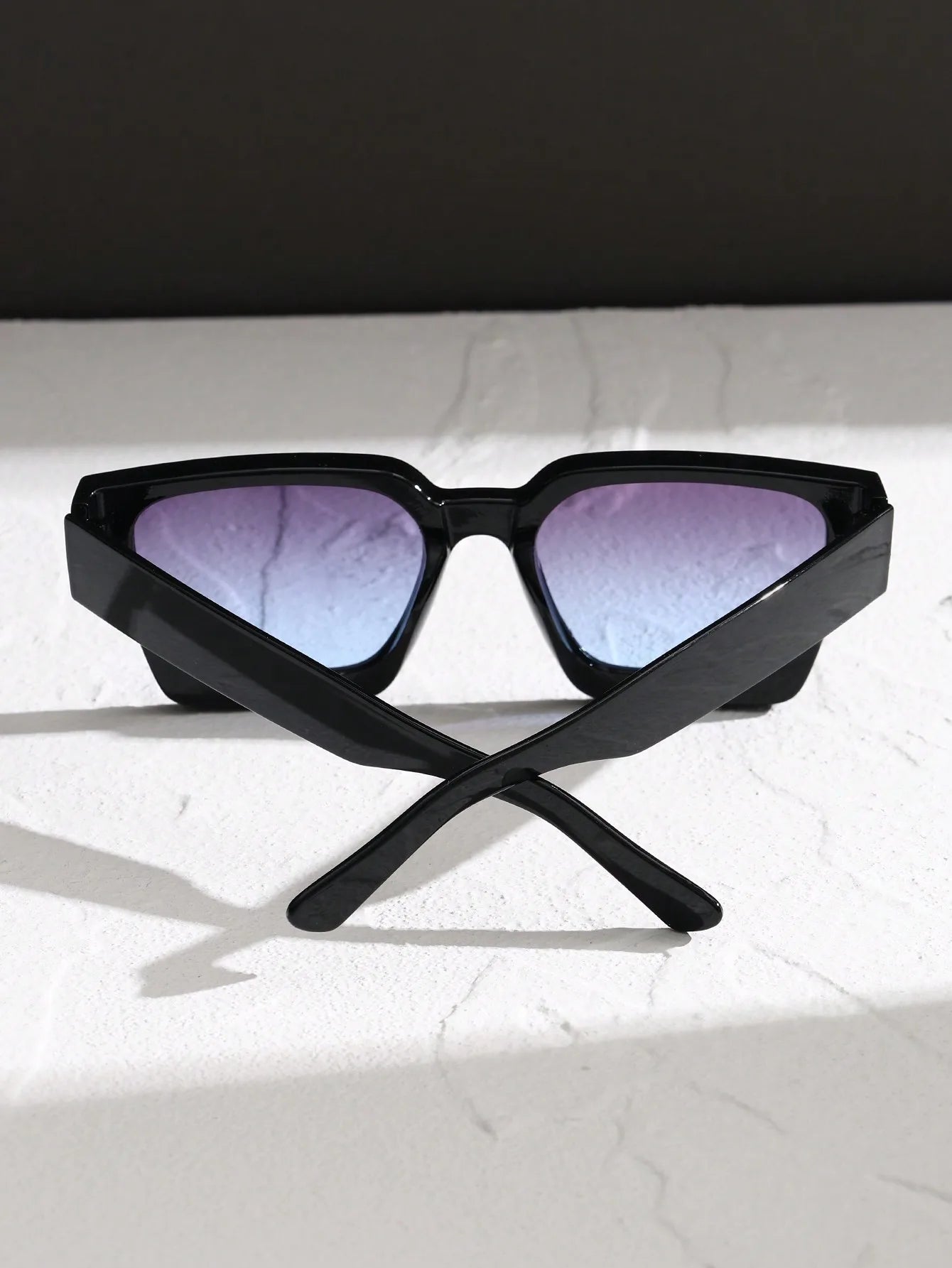 Gafas de Sol ARVION™ Cuadradas para Mujer y Hombre | Diseño Clásico de Montura Plástica | Estilo Casual | Protección UV400