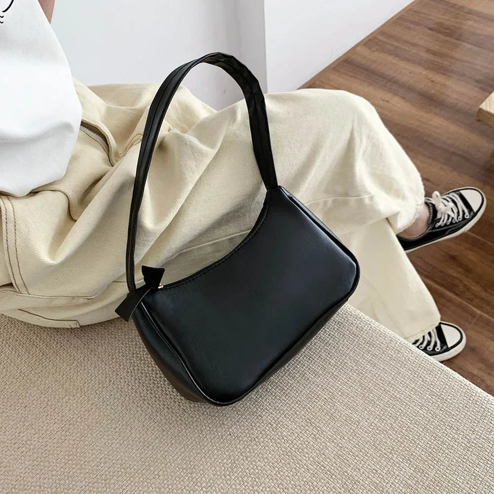 Bolso Célienne | Cuero Sintético Suave con Diseño Retro de Asa Superior