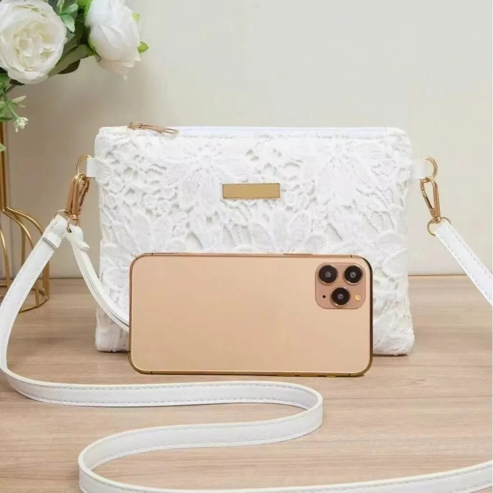 Bolso Rosavelle | Encaje Floral Calado con Diseño Compacto y Suave
