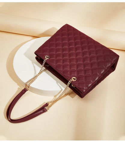 Bolso Valeria | Diseño acolchado clásico con estilo vintage para llevar al hombro.