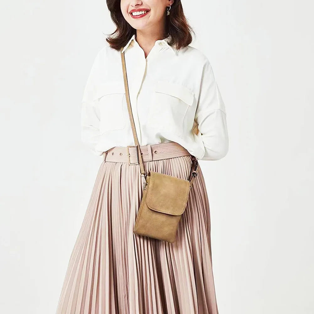Bolso Alma | Diseño minimalista en cuero PU con tamaño compacto para llevar el móvil y lo esencial.
