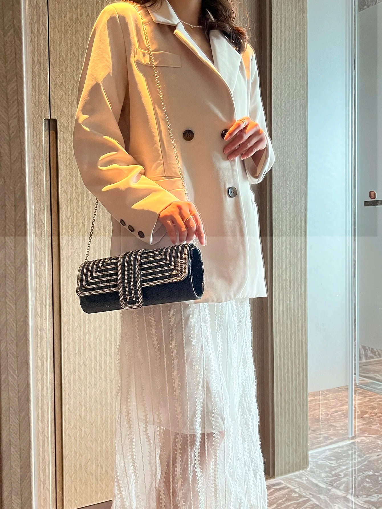 Bolso Luméa | Acabado con Cristales Brillantes y Cadena Elegante