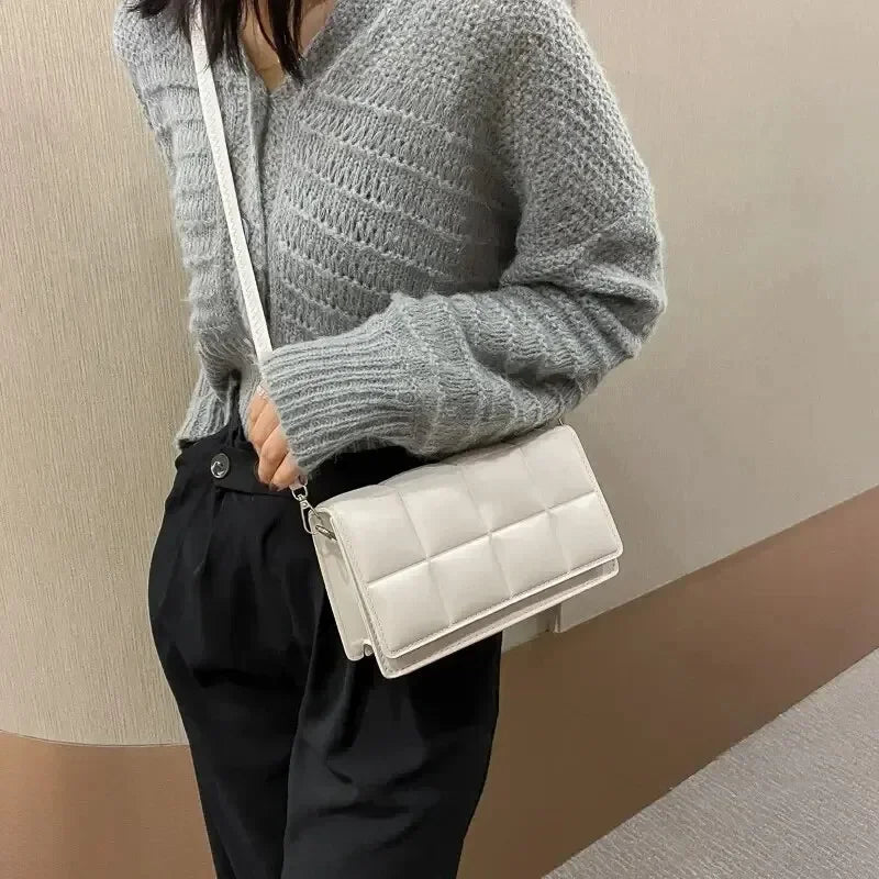 Bolso Mirelisse | Cuero Sintético con Asa Clásica y Diseño Atemporal