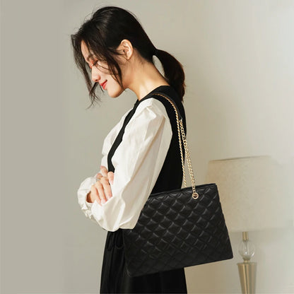 Bolso Valeria | Diseño acolchado clásico con estilo vintage para llevar al hombro.