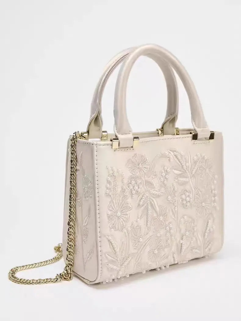 Bolsa Aurora Pérola | Bordado Delicado em Pérolas com Acabamento em Seda e Design Elegante para Festas