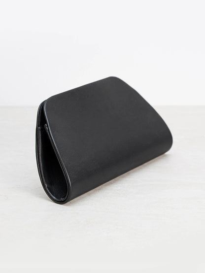 Bolso Aurelia | Clutch tipo caja con cierre metálico dorado y cadena desmontable para eventos elegantes