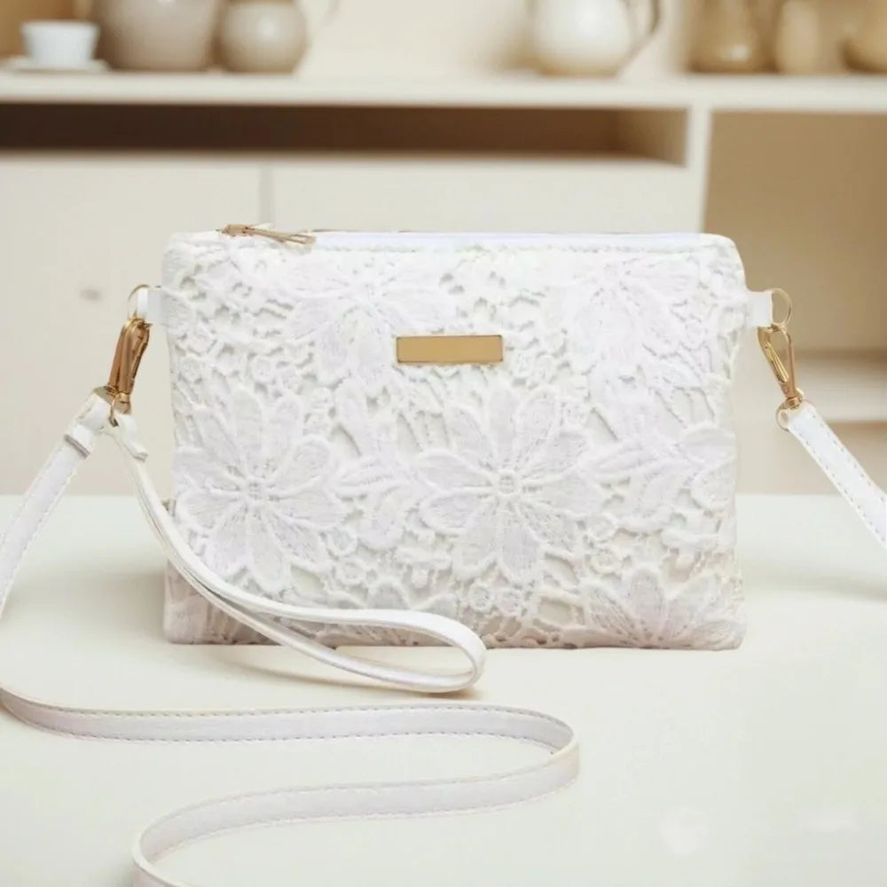 Bolso Rosavelle | Encaje Floral Calado con Diseño Compacto y Suave