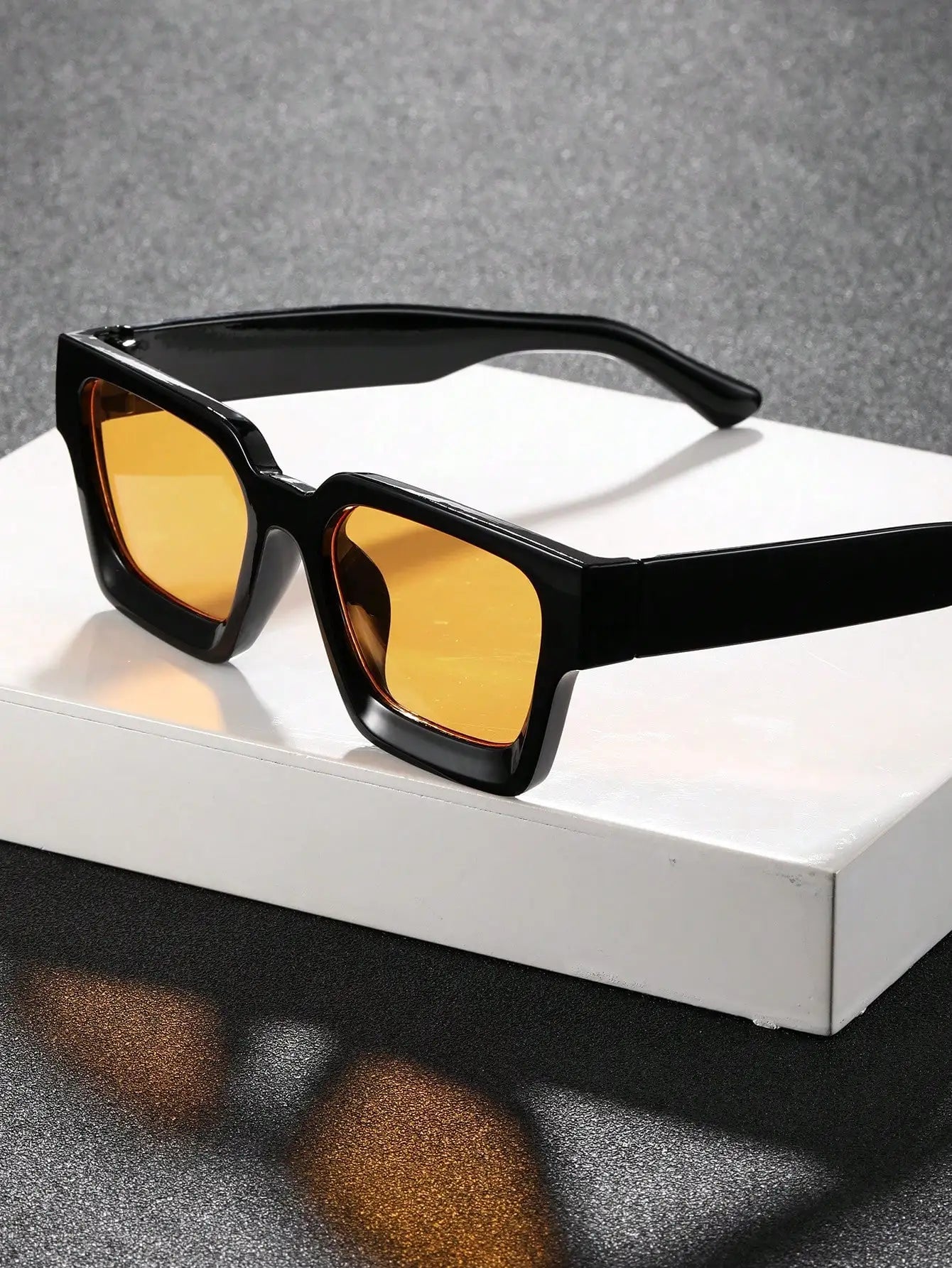 Gafas de Sol ARVION™ Cuadradas para Mujer y Hombre | Diseño Clásico de Montura Plástica | Estilo Casual | Protección UV400