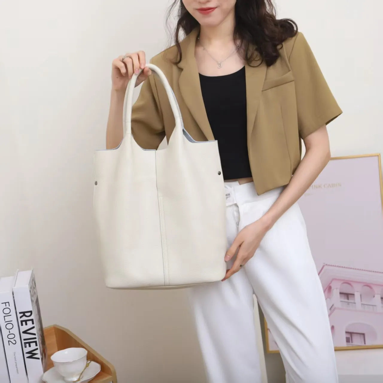 Bolso Miranda | Cuero vacuno suave con gran capacidad y diseño tipo bucket para el uso diario.