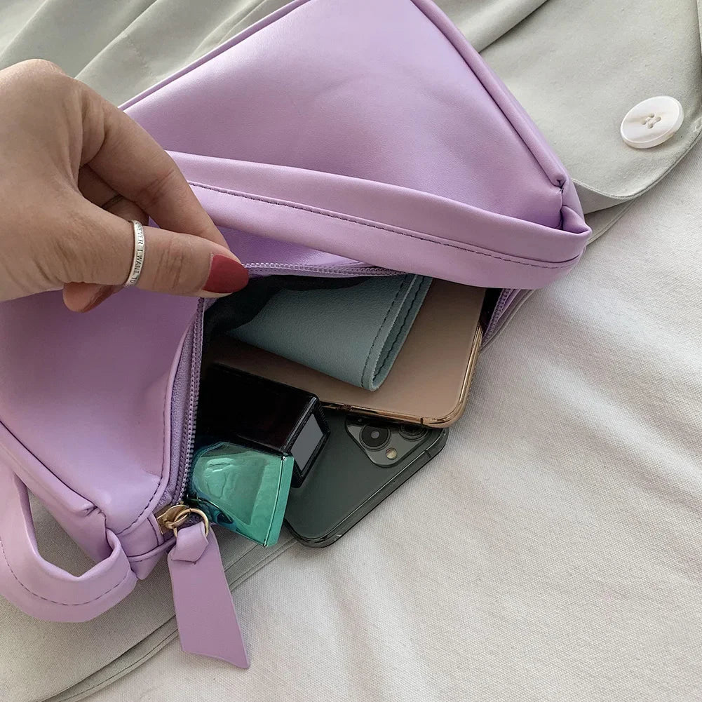 Bolso Célienne | Cuero Sintético Suave con Diseño Retro de Asa Superior