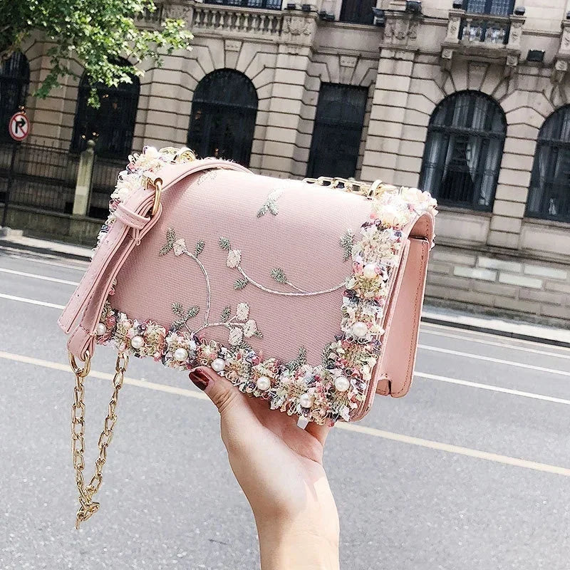 Bolso Floréa | Estampado Floral con Cadena Elegante y Diseño Compacto