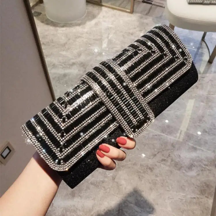 Bolso Luméa | Acabado con Cristales Brillantes y Cadena Elegante