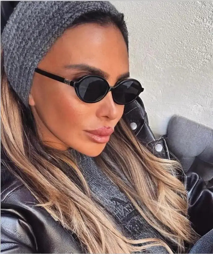 Valenne Noir | Gafas de Sol Ovaladas Pequeñas Vintage Unisex | Protección UV400 para Hombre y Mujer | Diseño Fashion de Lujo con Estilo 2025